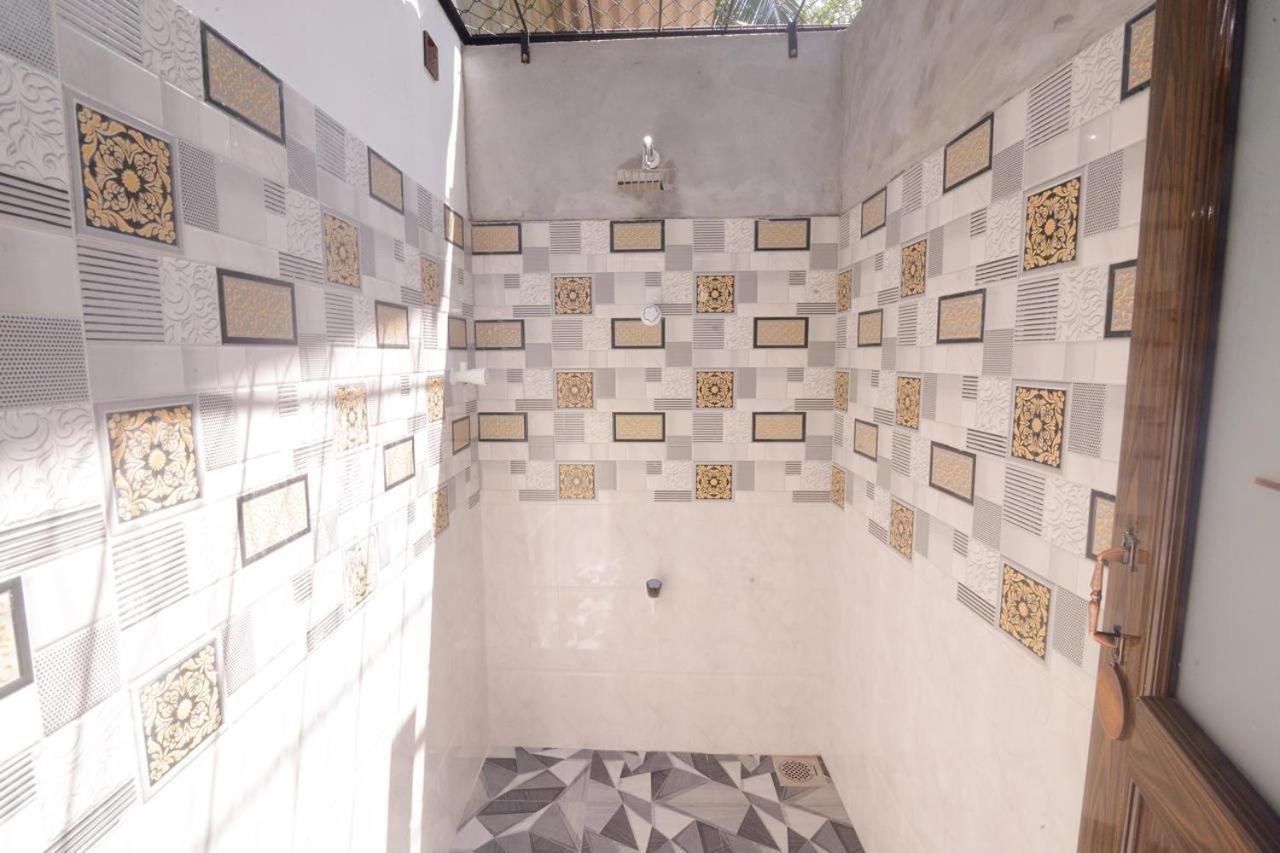 Rathnapriya Oasis 호텔 암파라 외부 사진