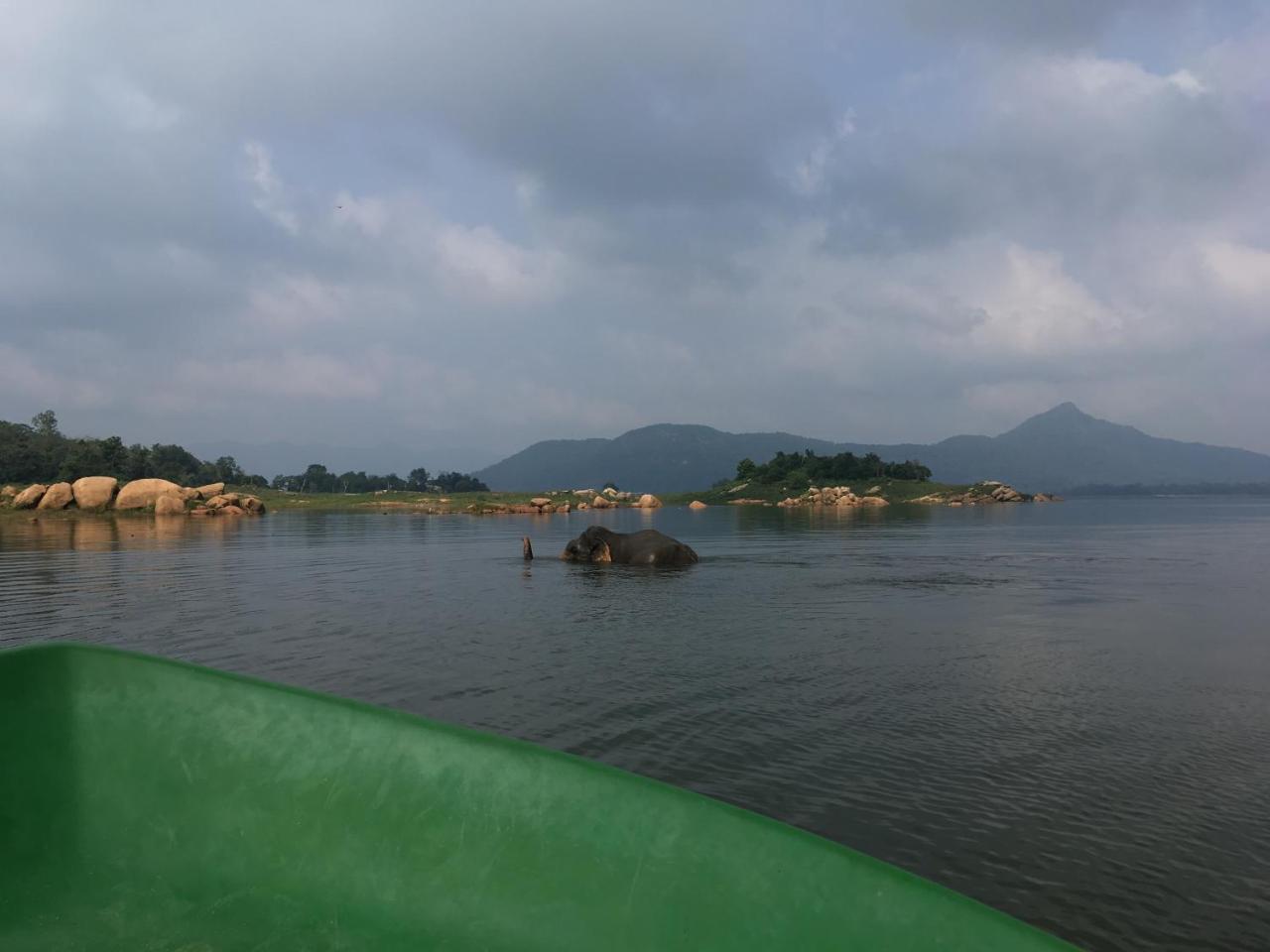 Rathnapriya Oasis 호텔 암파라 외부 사진
